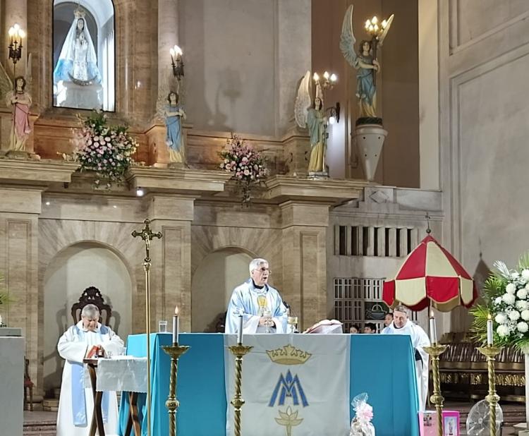 Mons. Larregain celebró la Natividad de la Virgen María en el santuario de Itatí
