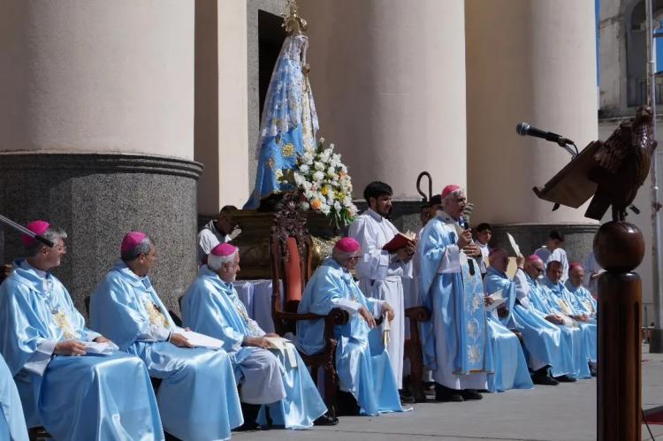 Mons. Larregain en Itatí: 'Ser peregrinos de esperanza es abrir los ojos y el corazón'