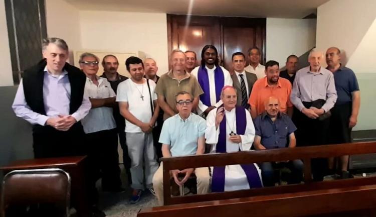 Mons. Lugones bendijo la nueva sede del Servicio Sacerdotal de Urgencia Mons. Lugones bendijo la nueva sede del Servicio Sacerdotal de Urgencia