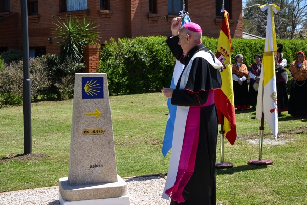 Mons. Malfa bendijo un mojón del Camino de Santiago en Chascomús