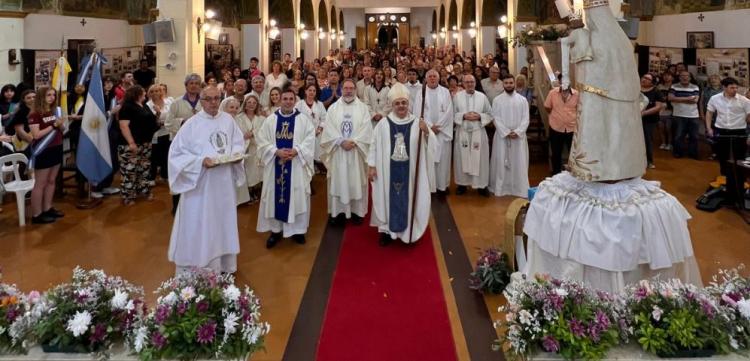 Mons. Margni presidió los festejos por los 100 años de la Iglesia en Remedios de Escalada Mons. Margni presidió los festejos por los 100 años de la Iglesia en Remedios de Escalada