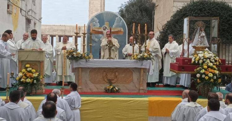 Mons. Martín agradece el servicio 'generoso y sacrificado' de los sacerdotes Mons. Martín agradece el servicio 'generoso y sacrificado' de los sacerdotes