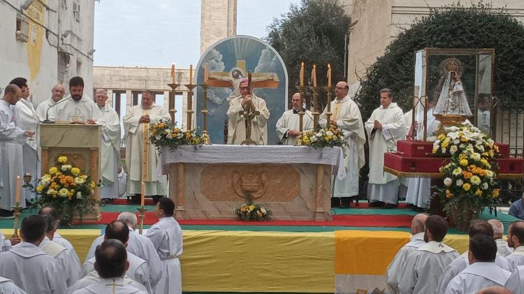 Mons. Martín: 'La Eucaristía es el sacramento de la unidad' Mons. Martín: 'La Eucaristía es el sacramento de la unidad'