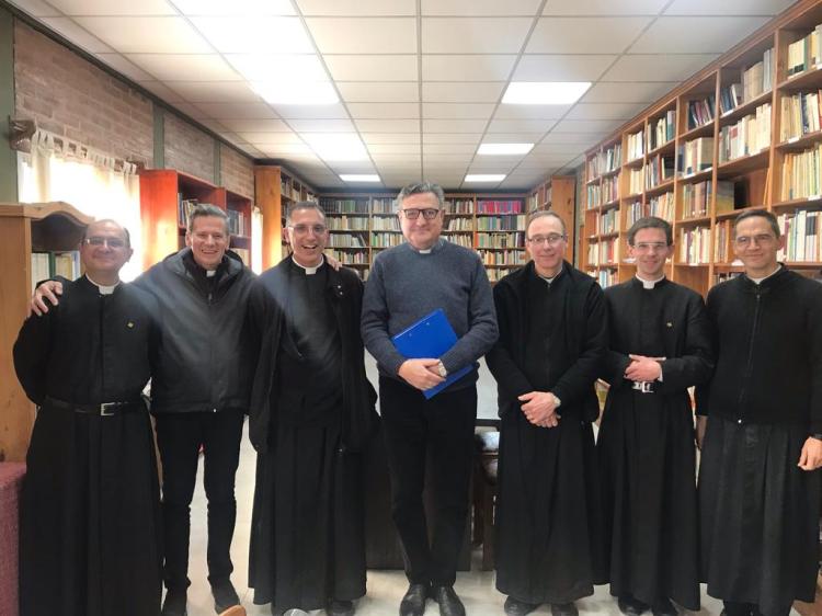 Mons. Martín visitó la sede del Instituto Cristo Rey en San Luis