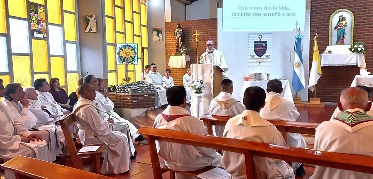 Mons. Medina, en la misa crismal: 'Quien nos dio la Vida, nos enseñó también a orar' Mons. Medina, en la misa crismal: 'Quien nos dio la Vida, nos enseñó también a orar'