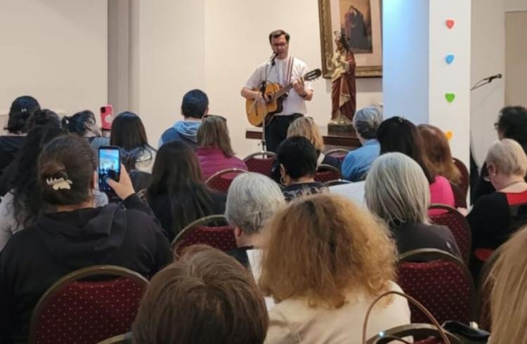 Mons. Mestre, a catequistas de adultos: 'Escuchar y ayudar a vivir el encuentro con Jesús' Mons. Mestre, a catequistas de adultos: 'Escuchar y ayudar a vivir el encuentro con Jesús'