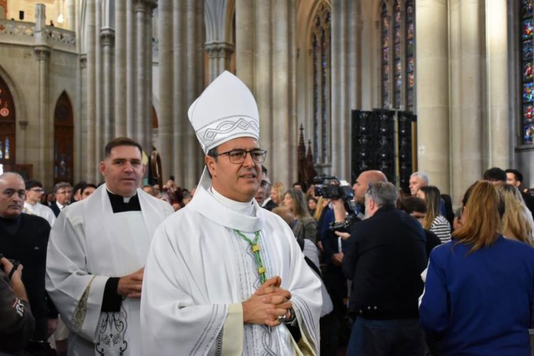 Mons. Mestre: 'El amor es el ingrediente absolutamente necesario para una vida feliz'