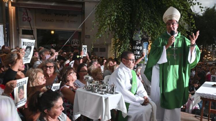 Mons. Mestre: "Hay que romper la espiral de violencia siendo artesanos de la paz" Mons. Mestre: "Hay que romper la espiral de violencia siendo artesanos de la paz"