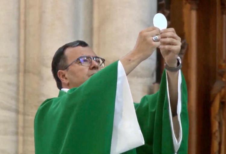 Mons. Mestre: 'Las apariencias hacen que se pierda la comunión con Dios' Mons. Mestre: 'Las apariencias hacen que se pierda la comunión con Dios'