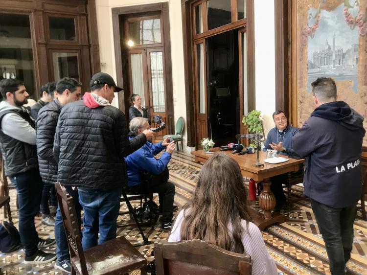 Mons. Mestre: 'Hay que tratar siempre de armar puentes' Mons. Mestre: 'Hay que tratar siempre de armar puentes'