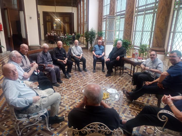 Mons. Mestre se reunió con los clérigos de mayor edad Mons. Mestre se reunió con los clérigos de mayor edad