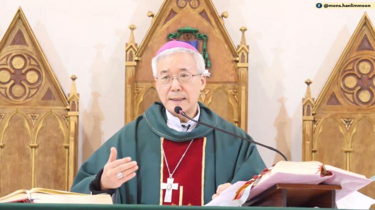 Mons. Moon: "Preguntarnos quién es el pobre Lázaro que está a nuestra puerta"