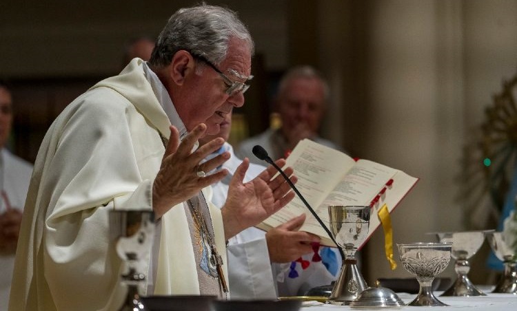 Mons. Ojea dio gracias a las personas que lo acompañaron en sus 50 años de sacerdote