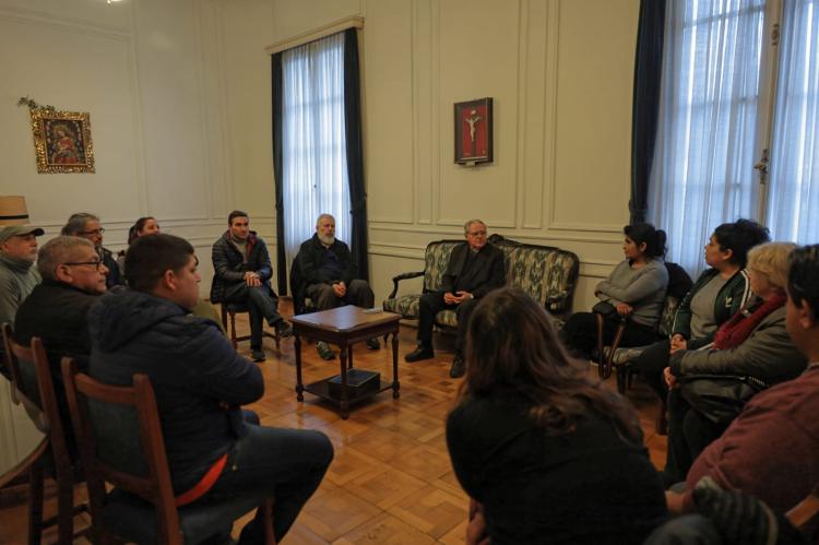 Mons. Ojea recibió a referentes de movimientos sociales Mons. Ojea recibió a referentes de movimientos sociales