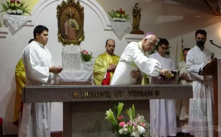 Mons. Olivera consagró una parroquia castrense en Córdoba Mons. Olivera consagró una parroquia castrense en Córdoba