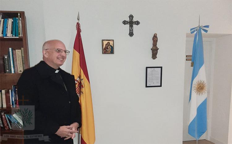 Mons. Olivera entronizó y bendijo una imagen de Santiago apóstol en Madrid