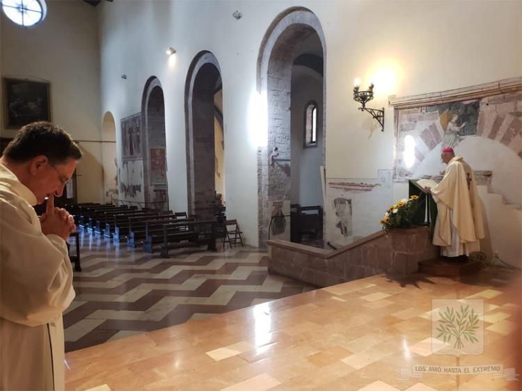 Mons. Olivera visitó Asís y rezó al beato Carlo Acutis por los jóvenes Mons. Olivera visitó Asís y rezó al beato Carlo Acutis por los jóvenes
