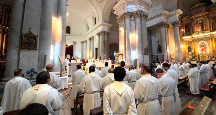 Mons. Puiggari pidió a Dios que infunda en los sacerdotes el anhelo de santidad Mons. Puiggari pidió a Dios que infunda en los sacerdotes el anhelo de santidad
