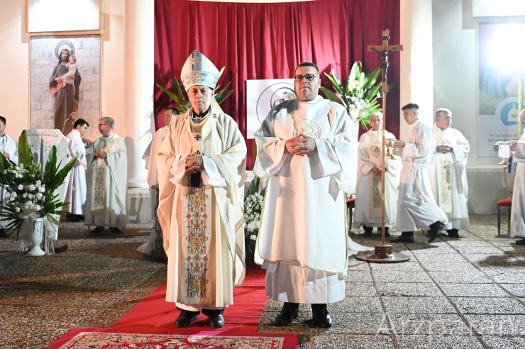 Mons. Puiggari presidió la ordenación diaconal del seminarista José Krenz Mons. Puiggari presidió la ordenación diaconal del seminarista José Krenz