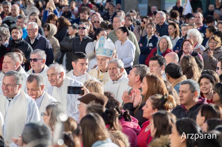 Mons. Puiggari: 'Reavivar nuestro estupor y maravilla ante el misterio Eucaristico' Mons. Puiggari: 'Reavivar nuestro estupor y maravilla ante el misterio Eucaristico'