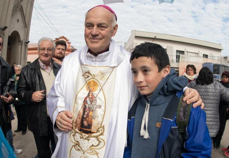 Mons. Puiggari saludó a los jóvenes egresados