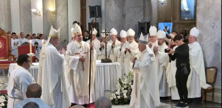 Mons. Raúl Martín asumió como arzobispo de Paraná Mons. Raúl Martín asumió como arzobispo de Paraná