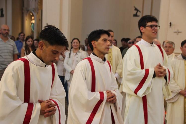 Mons. Torrado Mosconi ordenó tres nuevos diáconos Mons. Torrado Mosconi ordenó tres nuevos diáconos