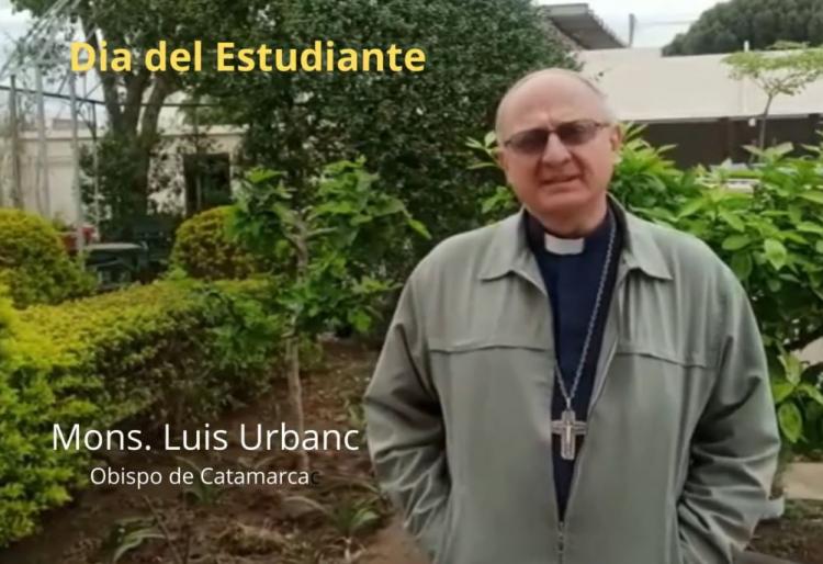 Mons. Urbanc a los estudiantes: "Ustedes le pueden aportar al mundo la alegría de vivir"