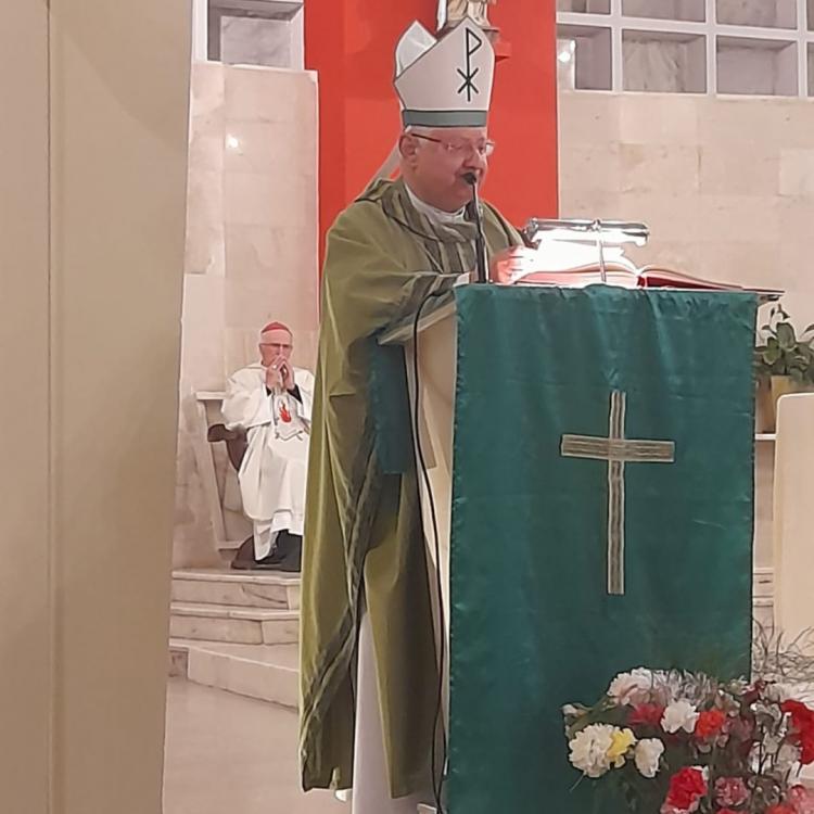 Mons. Zurbriggen se despidió de la comunidad de Deán Funes Mons. Zurbriggen se despidió de la comunidad de Deán Funes