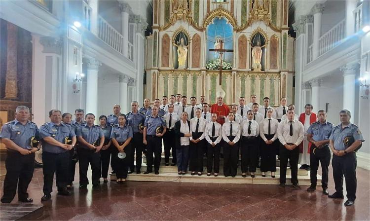 Monseñor Canecín animó a los futuros policías a 'vivir la comunión' Monseñor Canecín animó a los futuros policías a 'vivir la comunión'