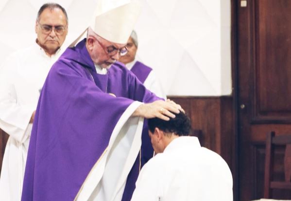Monseñor Dus ordenó un nuevo diácono permanente en Resistencia Monseñor Dus ordenó un nuevo diácono permanente en Resistencia