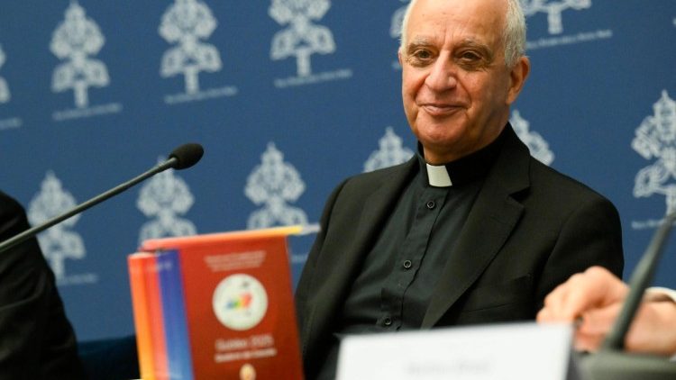 Monseñor Fisichella: 'No alimentar a los pobres con retórica'