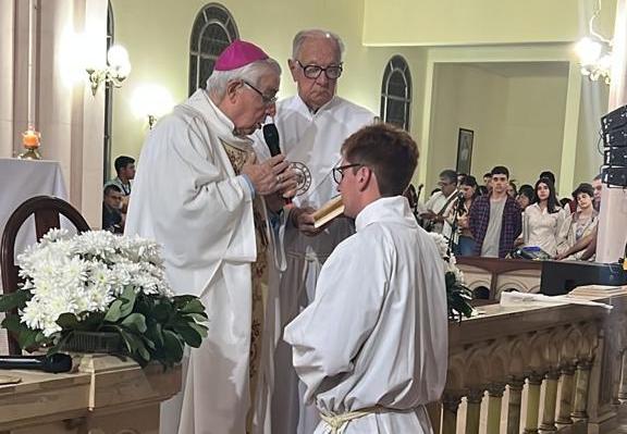 Monseñor Ricardo Faifer ordenó un nuevo diácono camino al sacerdocio Monseñor Ricardo Faifer ordenó un nuevo diácono camino al sacerdocio