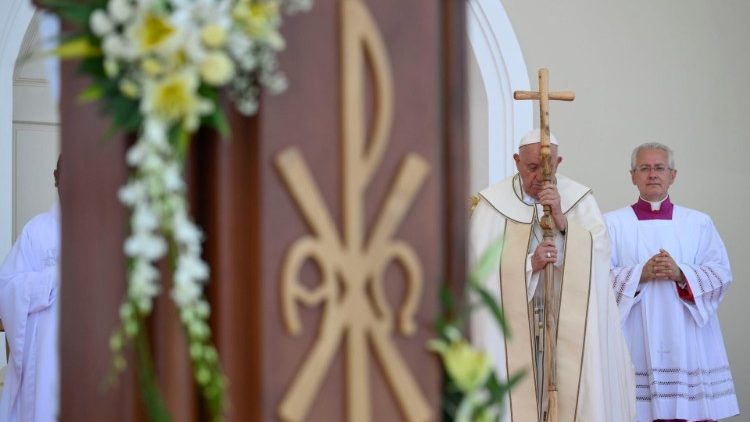 Multitudinaria misa del Papa en Timor Oriental Multitudinaria misa del Papa en Timor Oriental