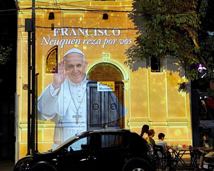 Neuquén rezó por la salud del Papa Francisco en una capilla construida en 1907 Neuquén rezó por la salud del Papa Francisco en una capilla construida en 1907