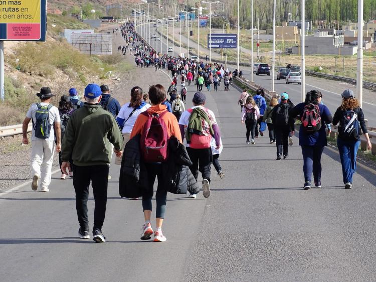 Neuquén: 30.000 fieles peregrinaron hacia la Virgen de Luján en Centenario Neuquén: 30.000 fieles peregrinaron hacia la Virgen de Luján en Centenario