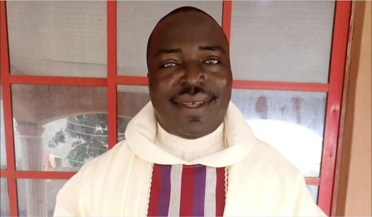 Nigeria: Asesinado uno de los dos sacerdotes secuestrados la semana pasada Nigeria: Asesinado uno de los dos sacerdotes secuestrados la semana pasada