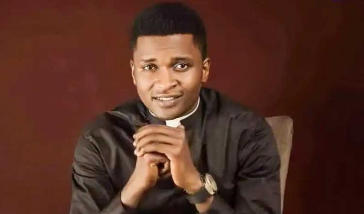 Nigeria: emboscada y asesinato de un sacerdote en una carretera Nigeria: emboscada y asesinato de un sacerdote en una carretera