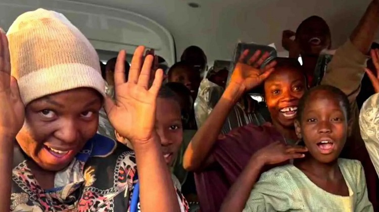 Nigeria: el regreso de los últimos 130 niños secuestrados es 'un regalo de Navidad'