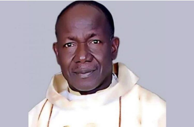 Nigeria: Queman vivo a un sacerdote Nigeria: Queman vivo a un sacerdote
