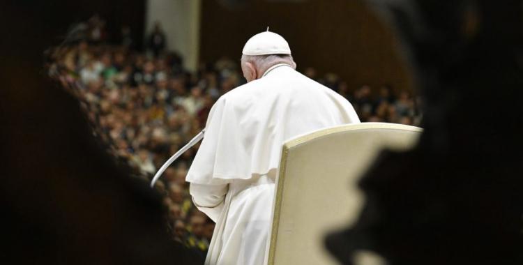 El Papa: 'No olvidemos rezar por quienes sufren la tragedia de la guerra' El Papa: 'No olvidemos rezar por quienes sufren la tragedia de la guerra'