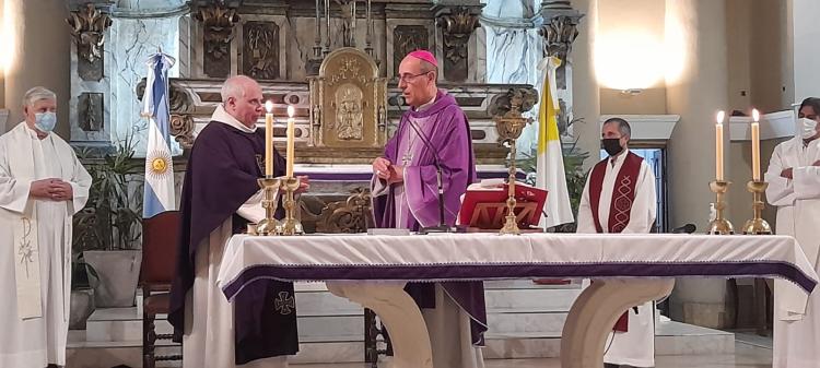 Nuestra Señora de La Merced, en Ensenada recibió a su nuevo párroco Nuestra Señora de La Merced, en Ensenada recibió a su nuevo párroco