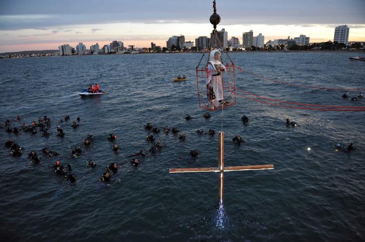 Nueva edición del Vía Crucis submarino en Puerto Madryn Nueva edición del Vía Crucis submarino en Puerto Madryn