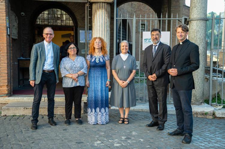 Nuevos documentos revelan la protección de los judíos bajo el nazismo por parte de la Iglesia romana Nuevos documentos revelan la protección de los judíos bajo el nazismo por parte de la Iglesia romana