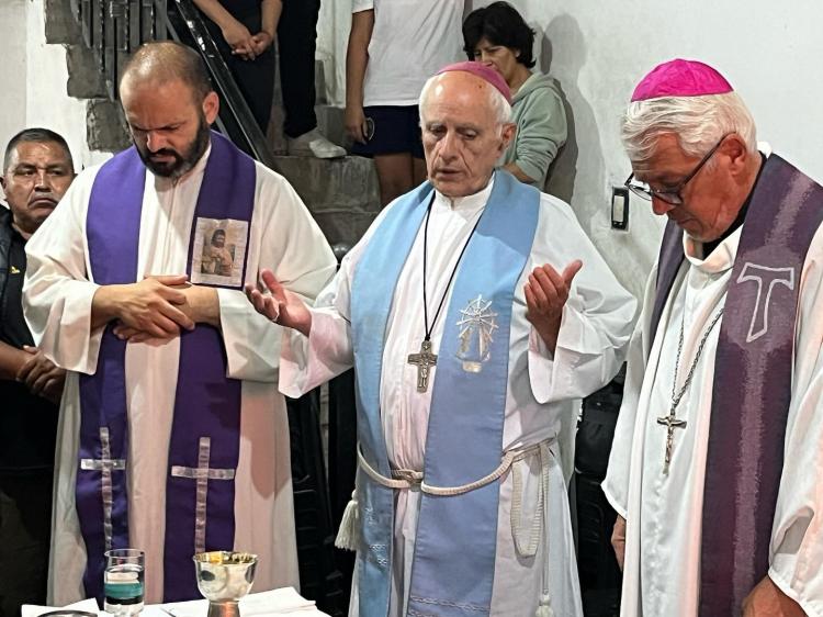 Obispos celebran misa por los fallecidos en el tiroteo de González Catán