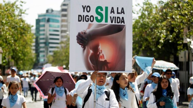 Obispos ecuatorianos rechazan ley que permite el aborto por violación o discapacidad Obispos ecuatorianos rechazan ley que permite el aborto por violación o discapacidad