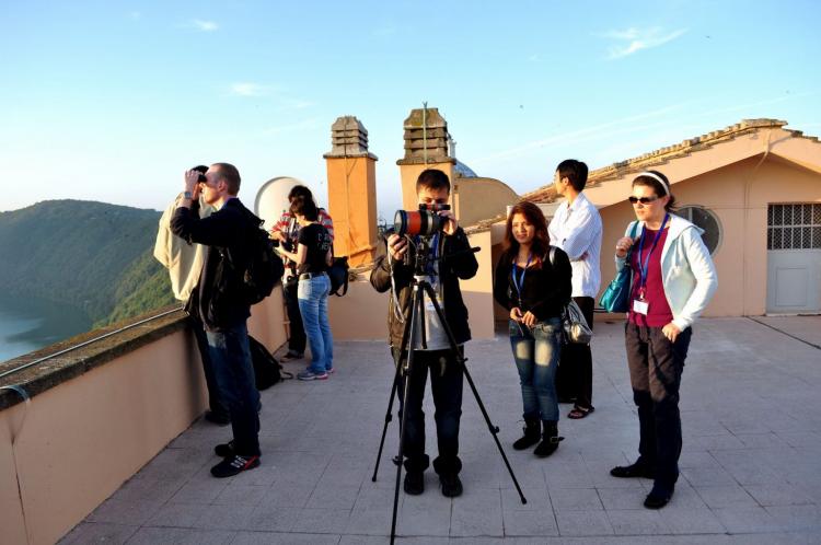 Observatorio Vaticano: 24 jóvenes de 22 países participan de la academia de verano Observatorio Vaticano: 24 jóvenes de 22 países participan de la academia de verano