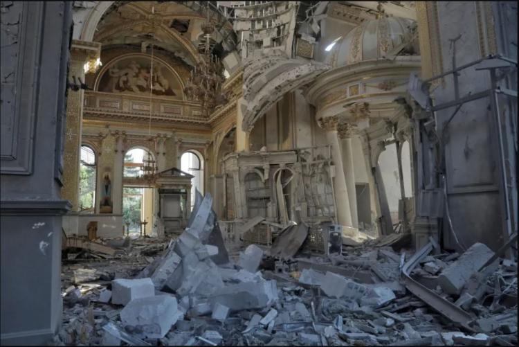 Odessa: dolor y condena por el ataque ruso a la catedral de la Transfiguración