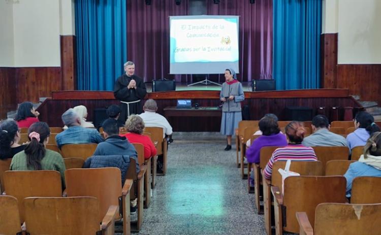 Orán: una religiosa coordinó el encuentro sobre comunicación y transmisión de la fe Orán: una religiosa coordinó el encuentro sobre comunicación y transmisión de la fe