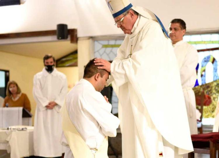 Ordenación sacerdotal de un religioso de la Sociedad de San Pablo Ordenación sacerdotal de un religioso de la Sociedad de San Pablo